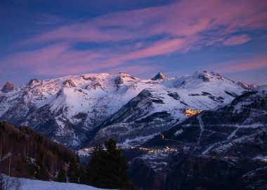 Sneeuwschoenwandelen onder de sterren