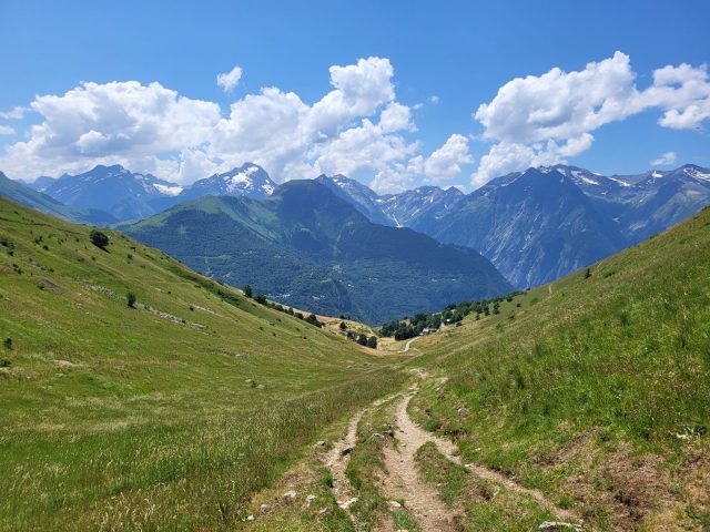 Les Écrins gezien vanaf het wandelpad van de Col de Cluy