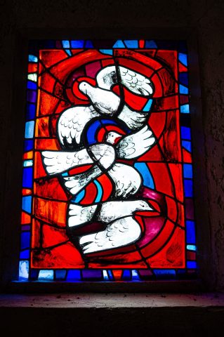 Glas-in-loodraam van Arcabas, kapel van Rosai