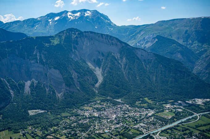 Uitzicht op Bourg-d’Oisans vanuit Les Sures