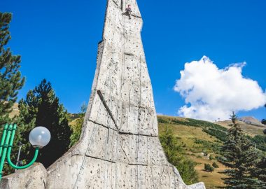 Escalade encadrée – Mur des Aiguilles de Champamé – bureau des guides